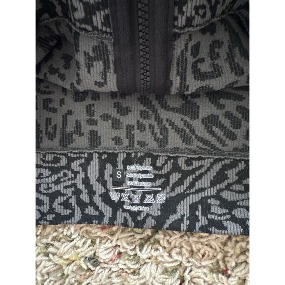 GUC Unbranded Women's Size Small Cheetah Print Athletic Set - Picture 4 of 4